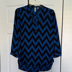 Tacera Zigzag V‑Neck Tunic in Blue and Black